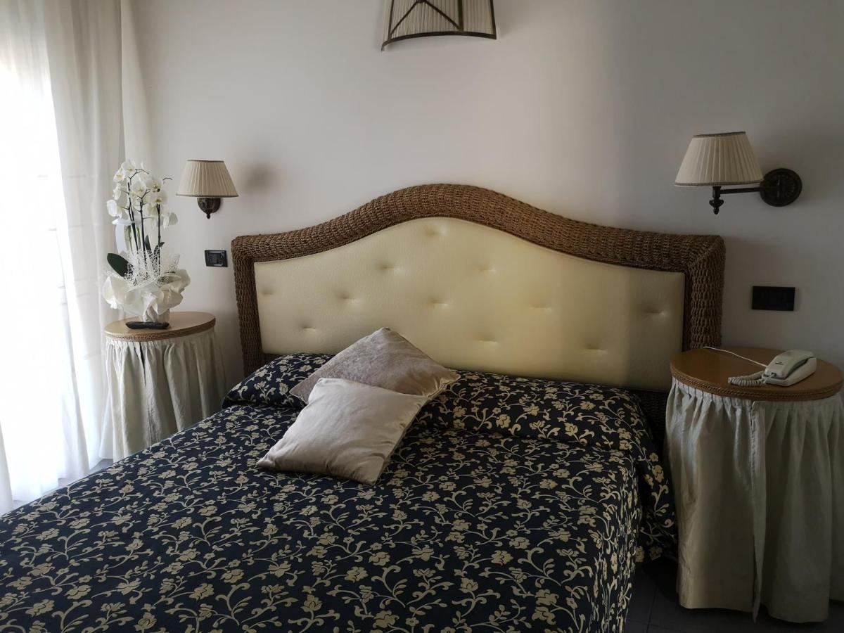 Hotel Alba Misano Adriatico Buitenkant foto
