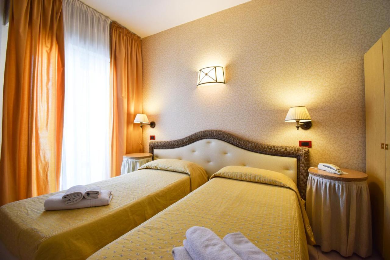 Hotel Alba Misano Adriatico Buitenkant foto