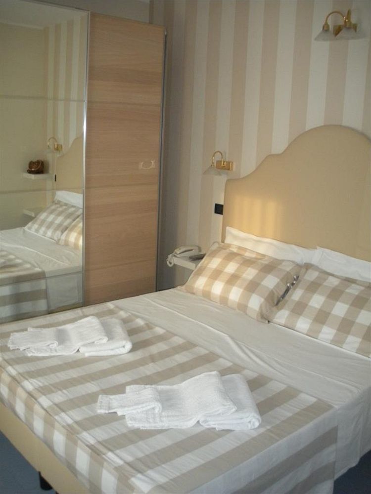 Hotel Alba Misano Adriatico Buitenkant foto
